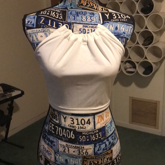 Halter top - Picture 1 of 5